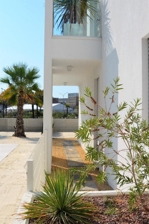 Sun Beach Residence Con Piscina - Piazza Brescia - Adria Holiday Jesolo - Family Apartments Exterior photo