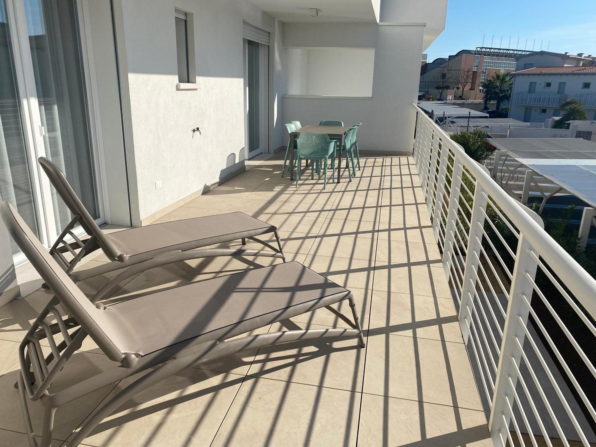 Sun Beach Residence Con Piscina - Piazza Brescia - Adria Holiday Jesolo - Family Apartments Room photo